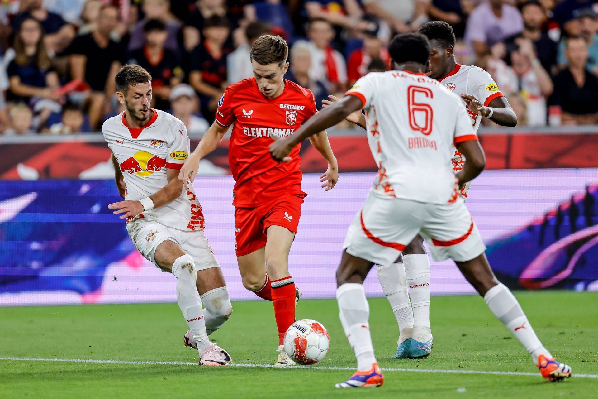 世俱杯和高薪都要！英媒曝C罗将离队，或联手梅西，球迷：真敢编.