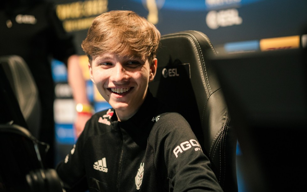 20分大胜勇士三杀开拓者夺5连胜库里27分克莱2